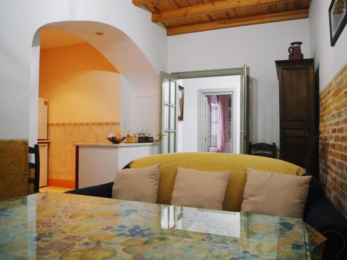 Carmona Center Apartment ภายนอก รูปภาพ